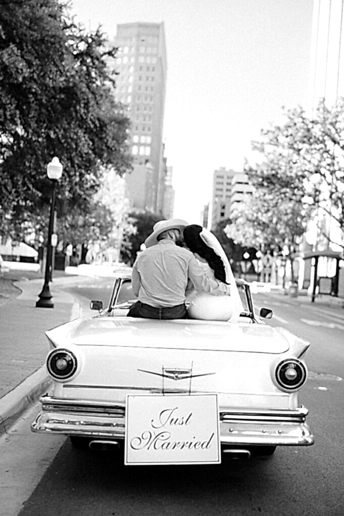 dallas courthouse wedding with dfw vintage cars