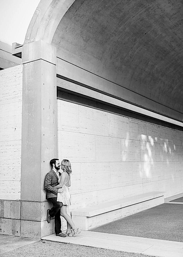 dallas engagement photos at the kimbell art museum